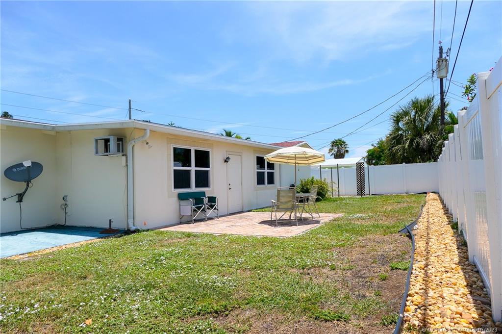 225 SW Indian Groves Drive