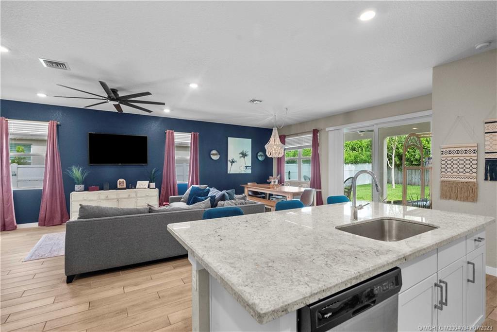 2375 SW Strawberry Terrace