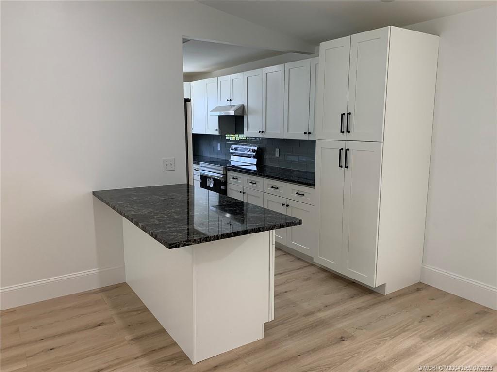 5855 SE Grafton Drive