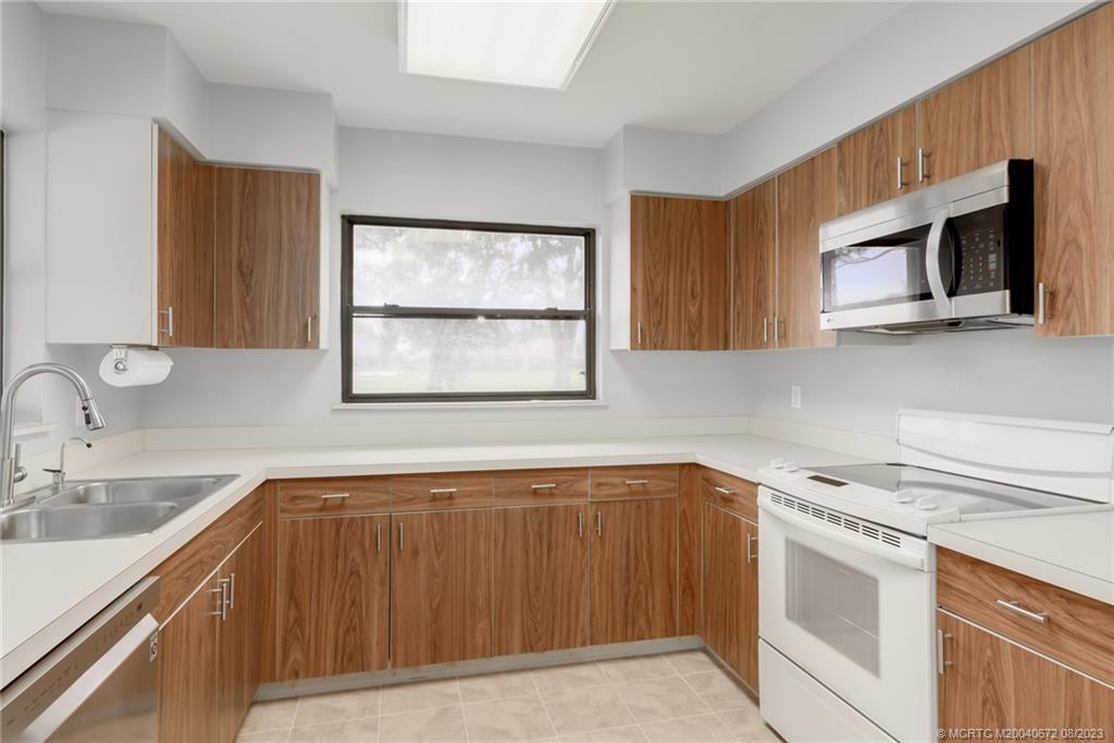 2711 SW Egret Pond Circle