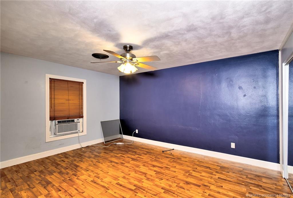 1047 NE Kubin Avenue