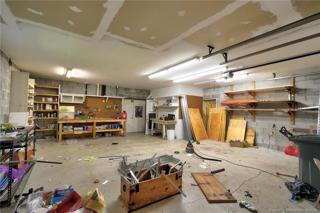 1047 NE Kubin Avenue