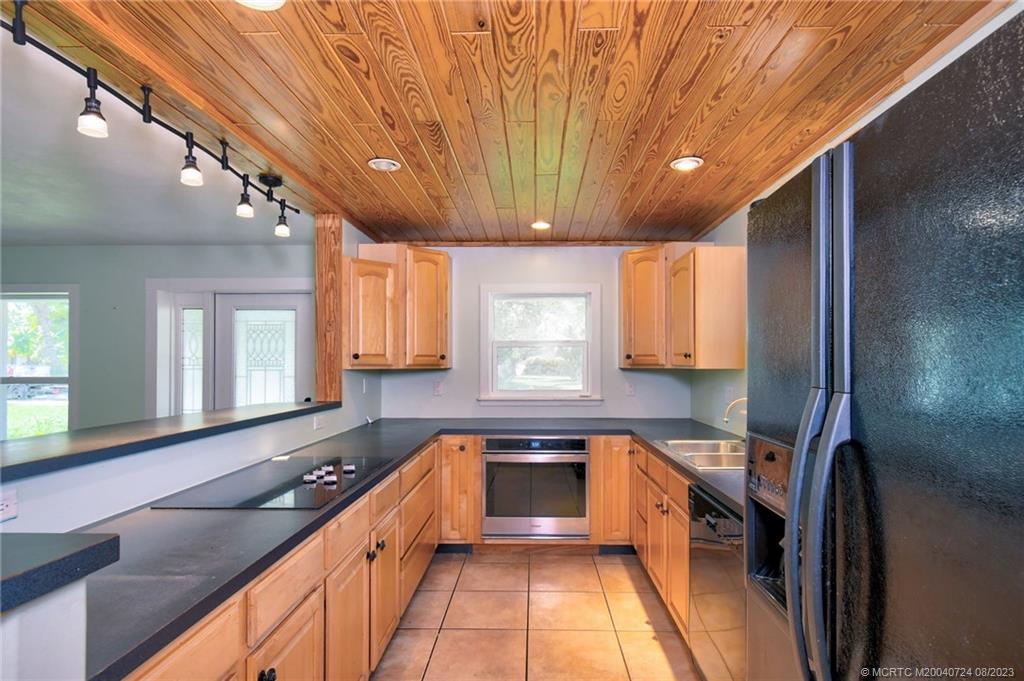 1047 NE Kubin Avenue