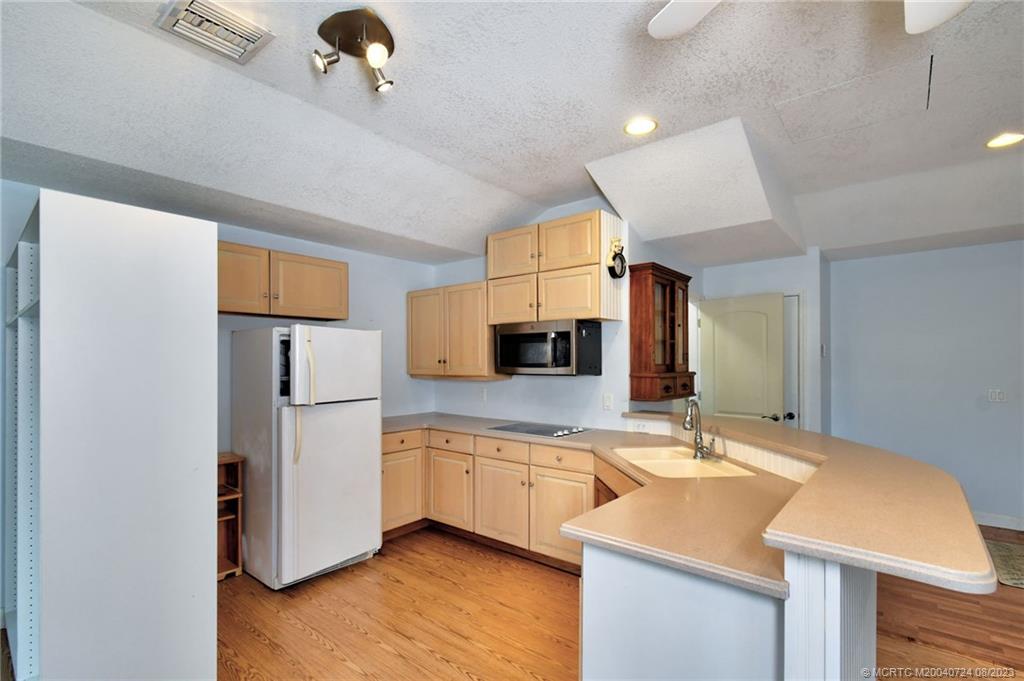 1047 NE Kubin Avenue