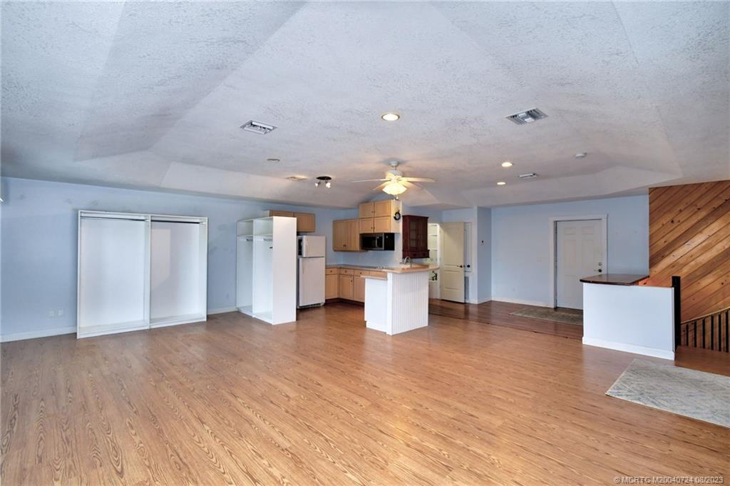 1047 NE Kubin Avenue