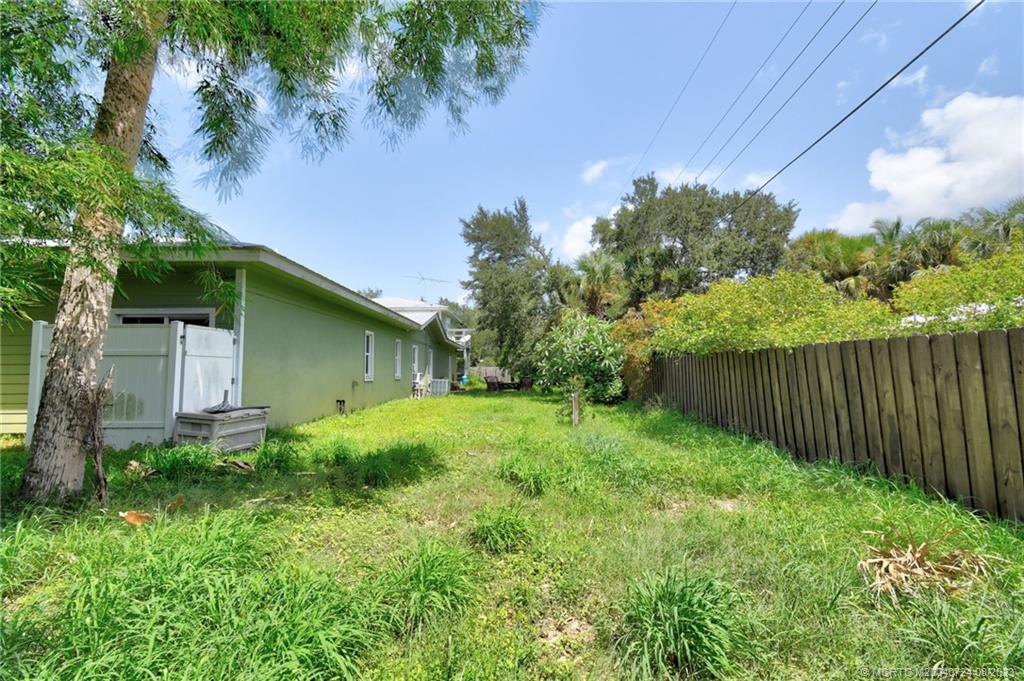 1047 NE Kubin Avenue