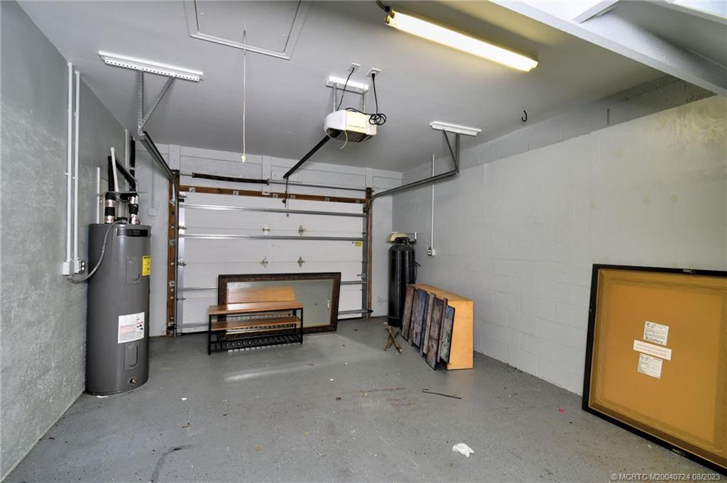 1047 NE Kubin Avenue