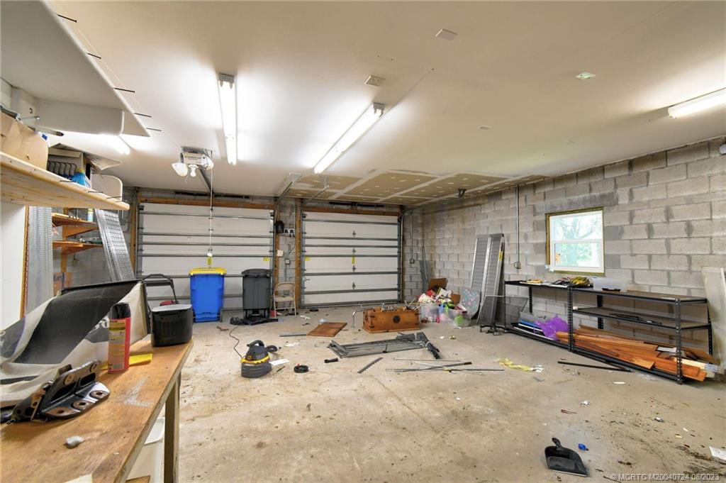 1047 NE Kubin Avenue