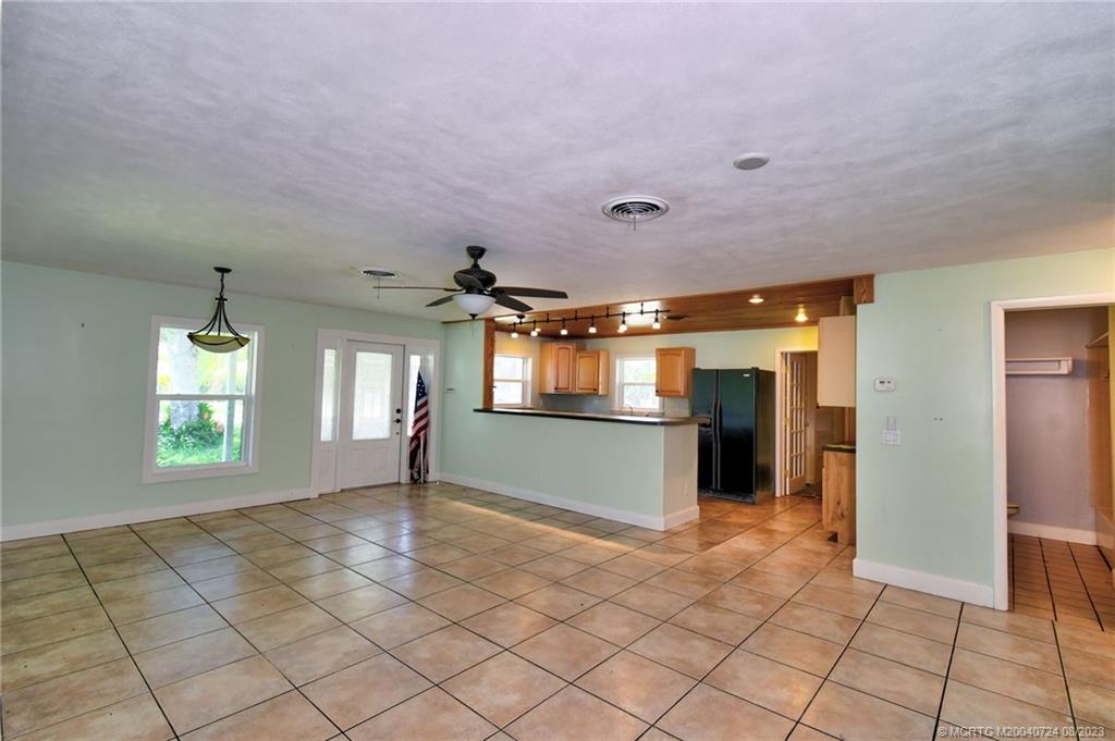 1047 NE Kubin Avenue