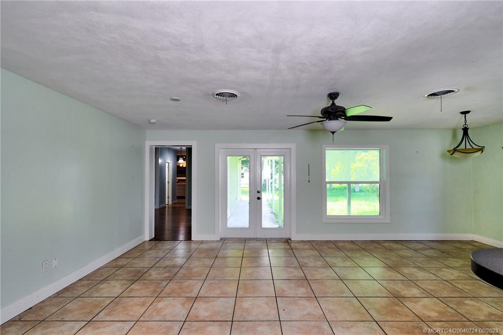 1047 NE Kubin Avenue