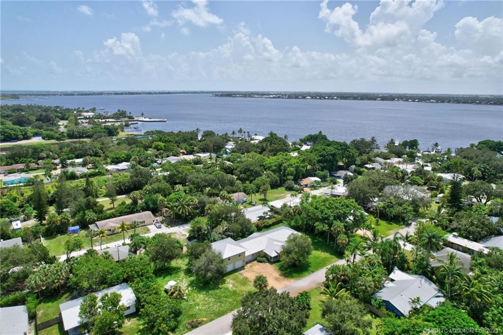 1047 NE Kubin Avenue