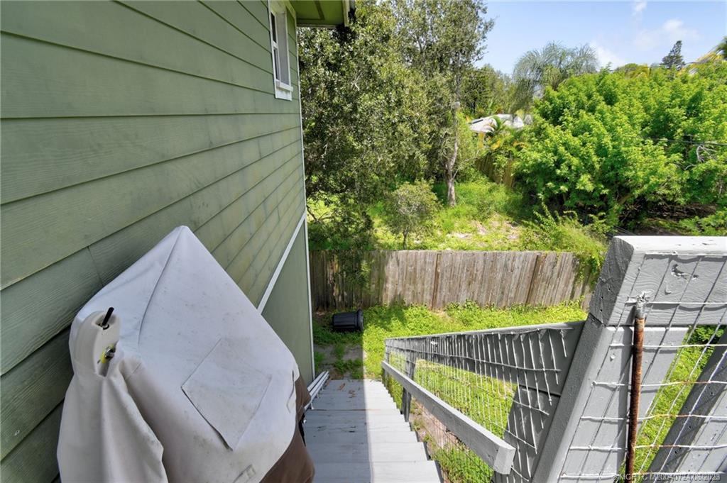 1047 NE Kubin Avenue