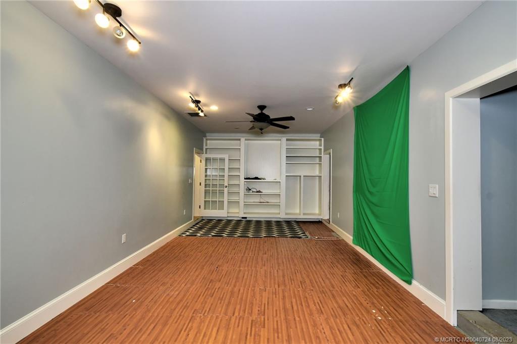 1047 NE Kubin Avenue