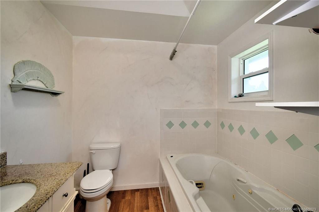 1047 NE Kubin Avenue