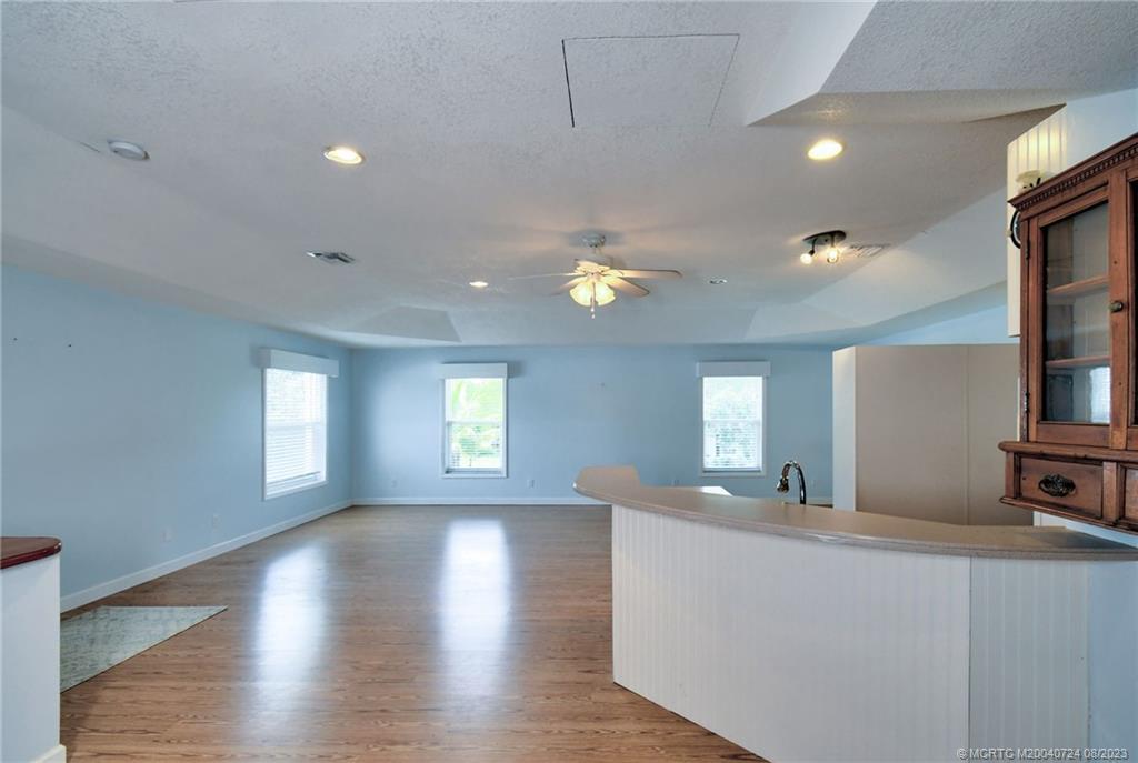 1047 NE Kubin Avenue