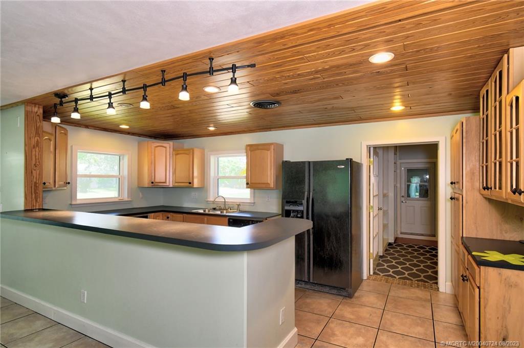 1047 NE Kubin Avenue