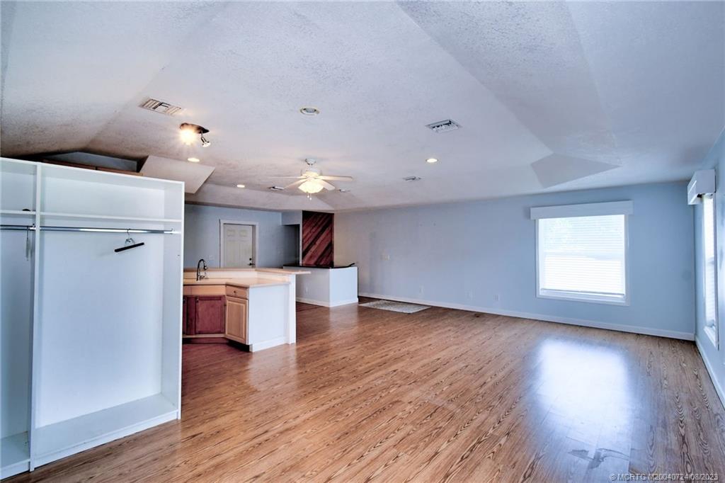 1047 NE Kubin Avenue