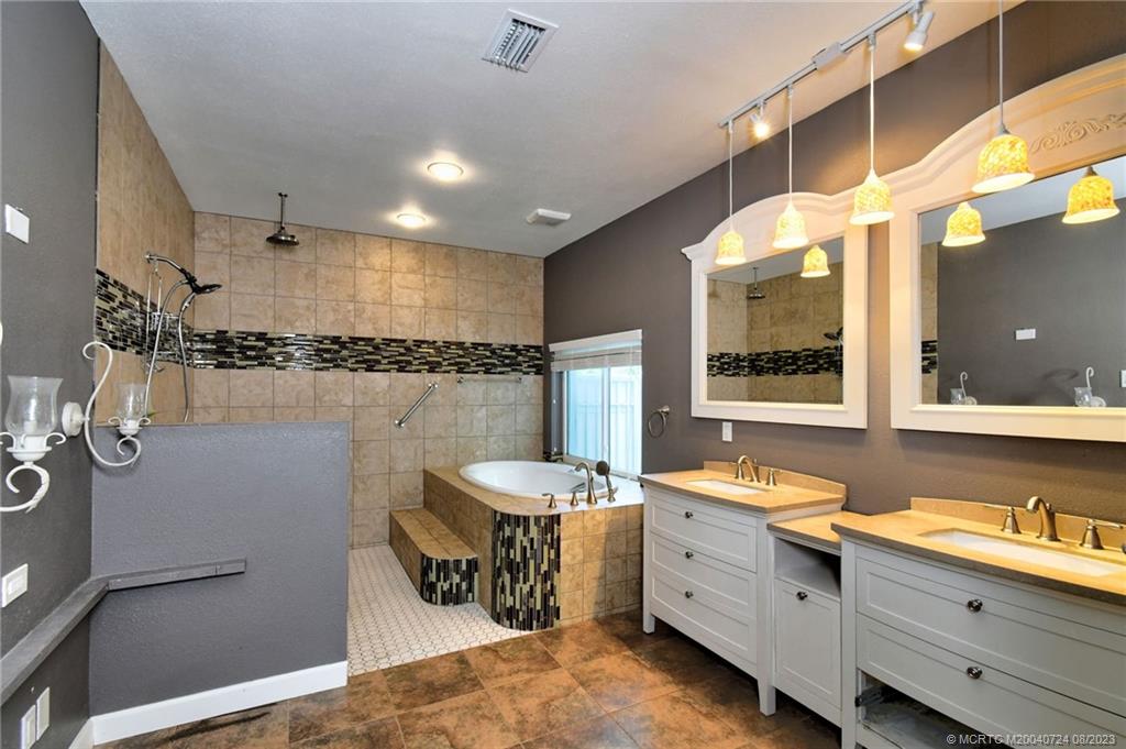 1047 NE Kubin Avenue