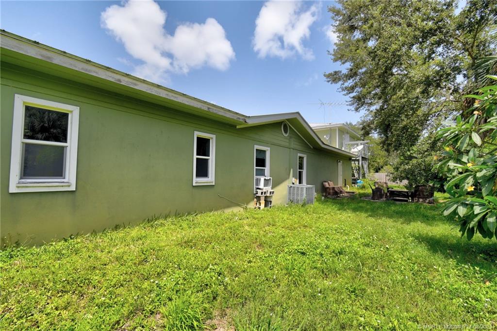 1047 NE Kubin Avenue