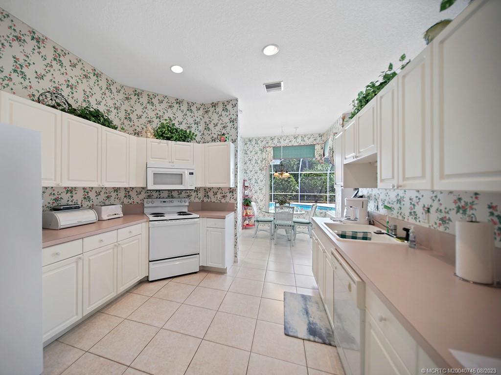 2855 NE Sewalls Landing Way