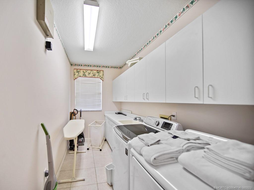 2855 NE Sewalls Landing Way