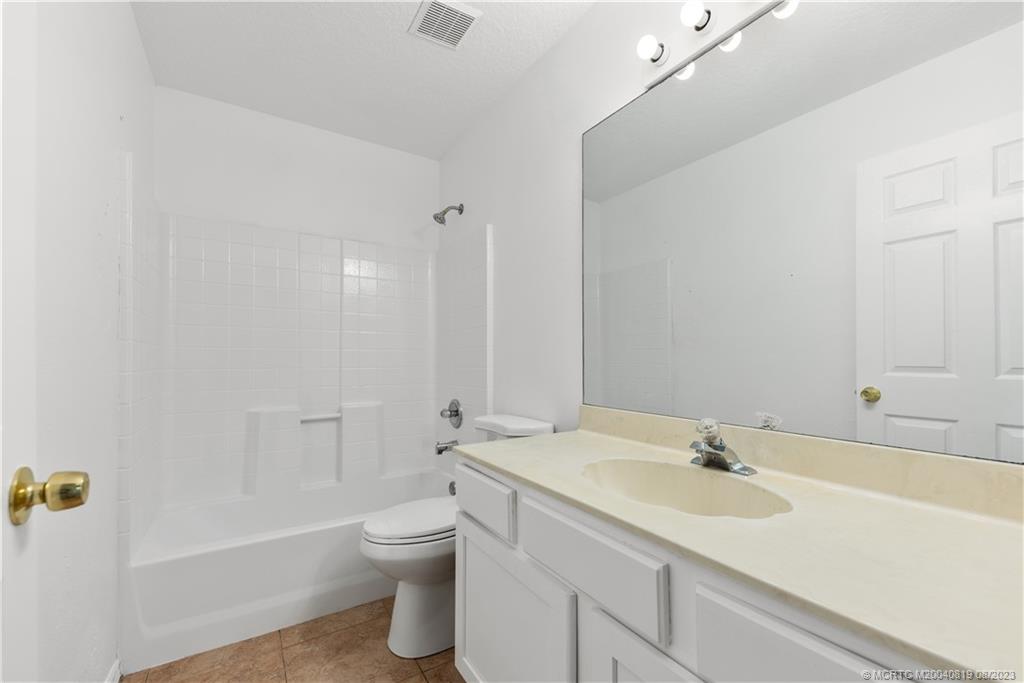 2390 SE Haddon Street