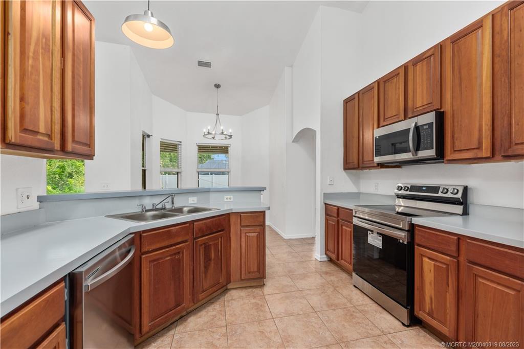 2390 SE Haddon Street