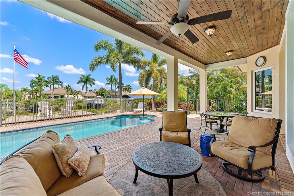 587 SW Lost River Road