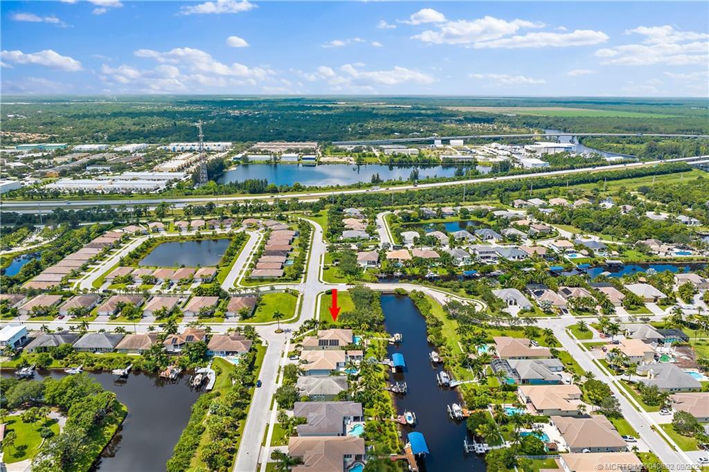 587 SW Lost River Road