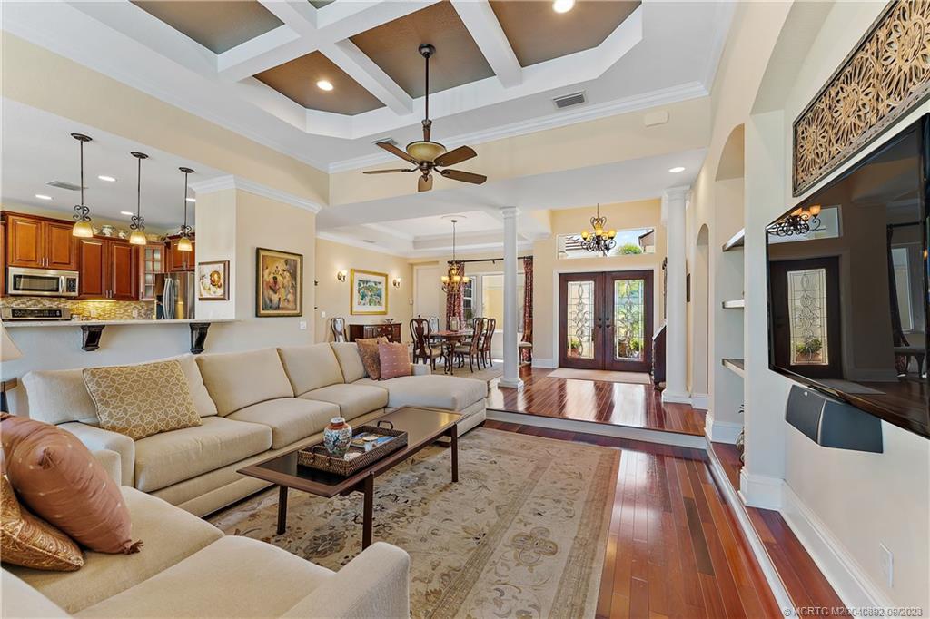 587 SW Lost River Road