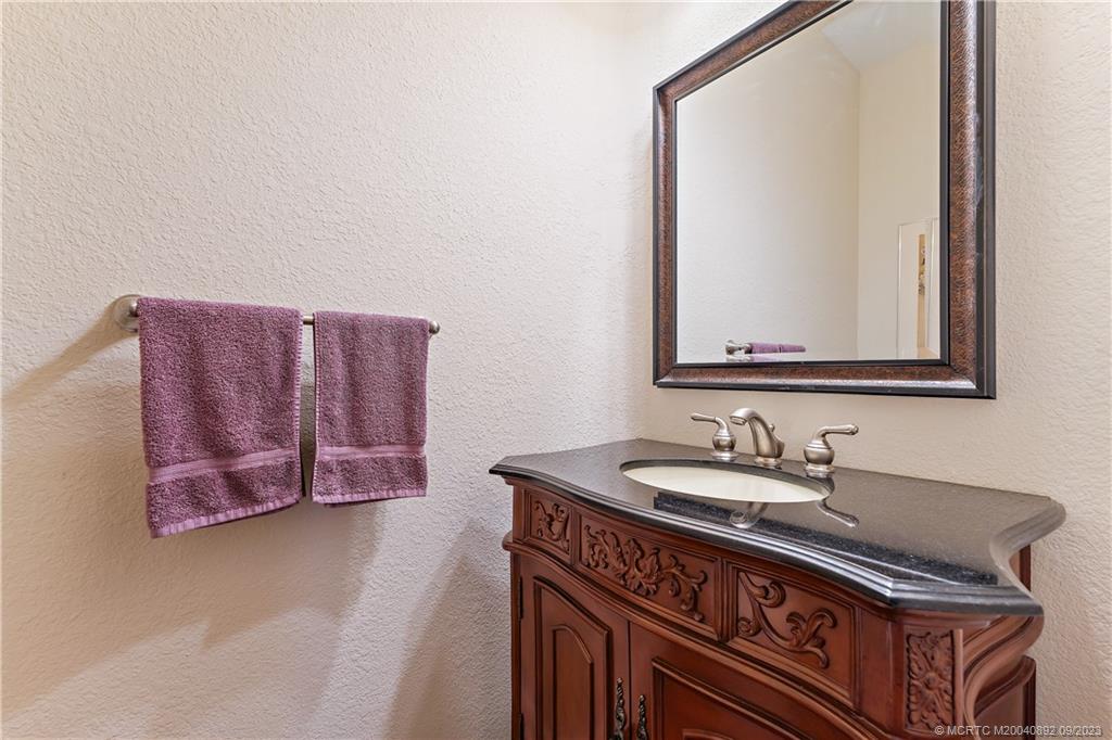 587 SW Lost River Road