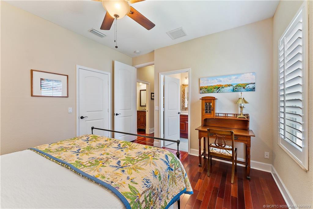 587 SW Lost River Road