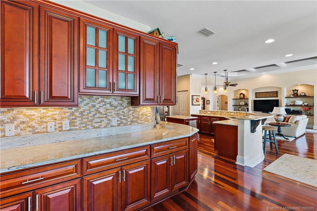 587 SW Lost River Road