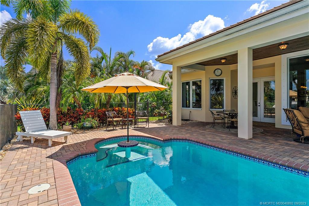 587 SW Lost River Road