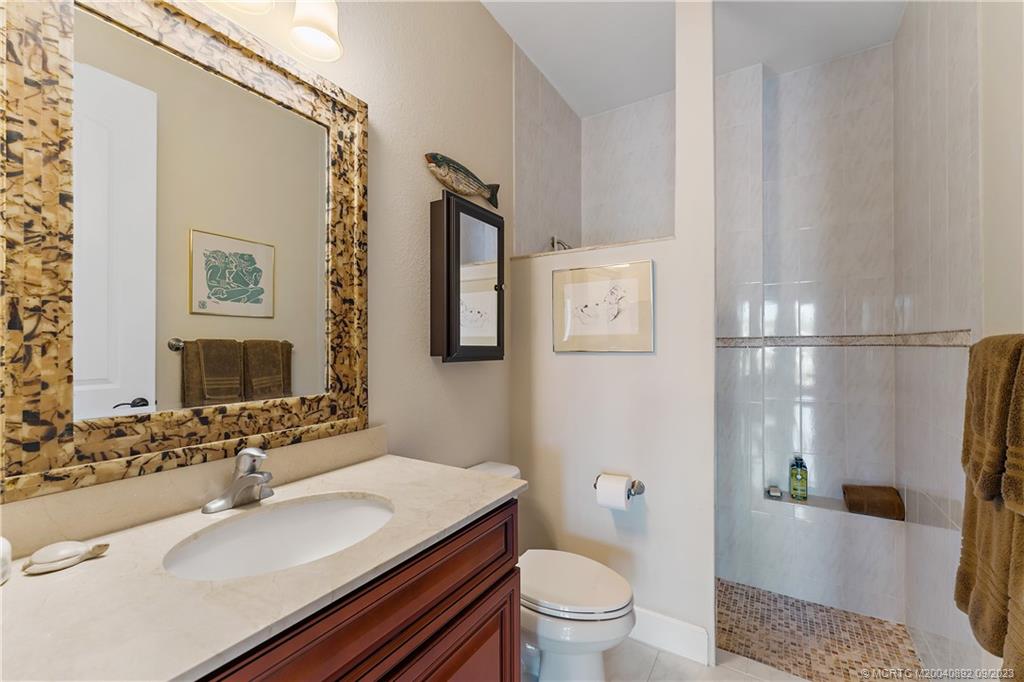 587 SW Lost River Road