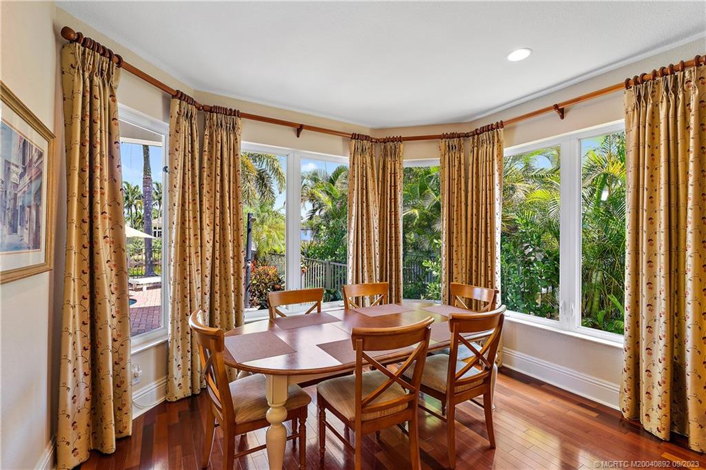 587 SW Lost River Road