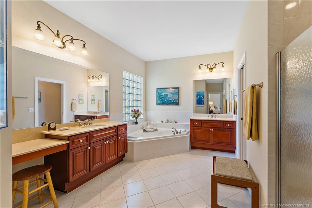 587 SW Lost River Road