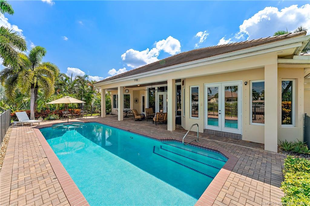 587 SW Lost River Road