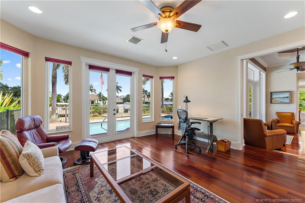 587 SW Lost River Road