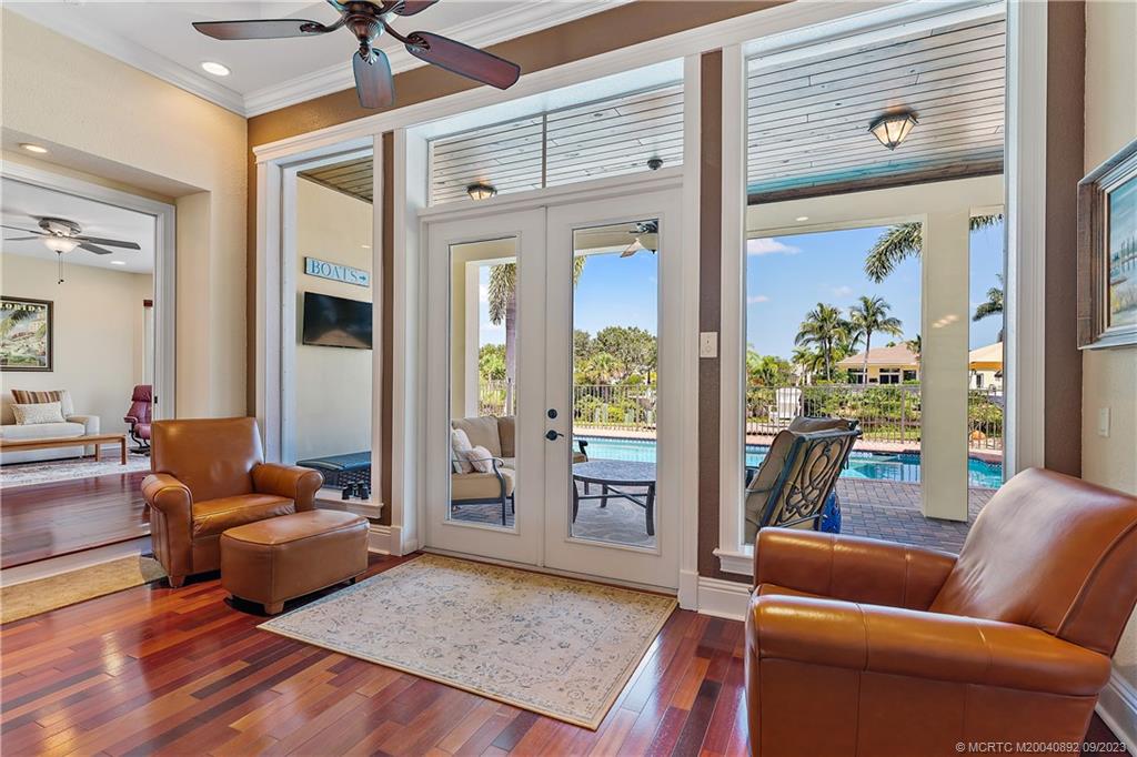 587 SW Lost River Road