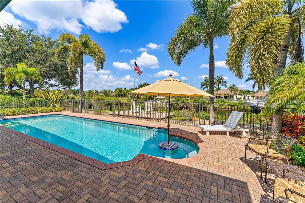 587 SW Lost River Road