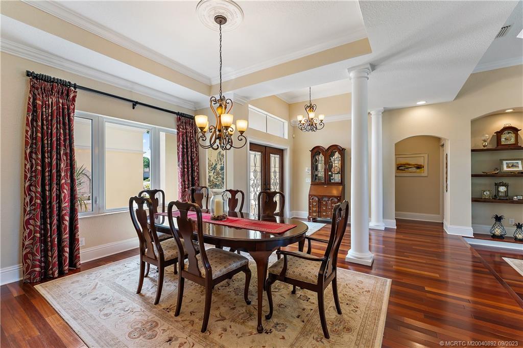 587 SW Lost River Road