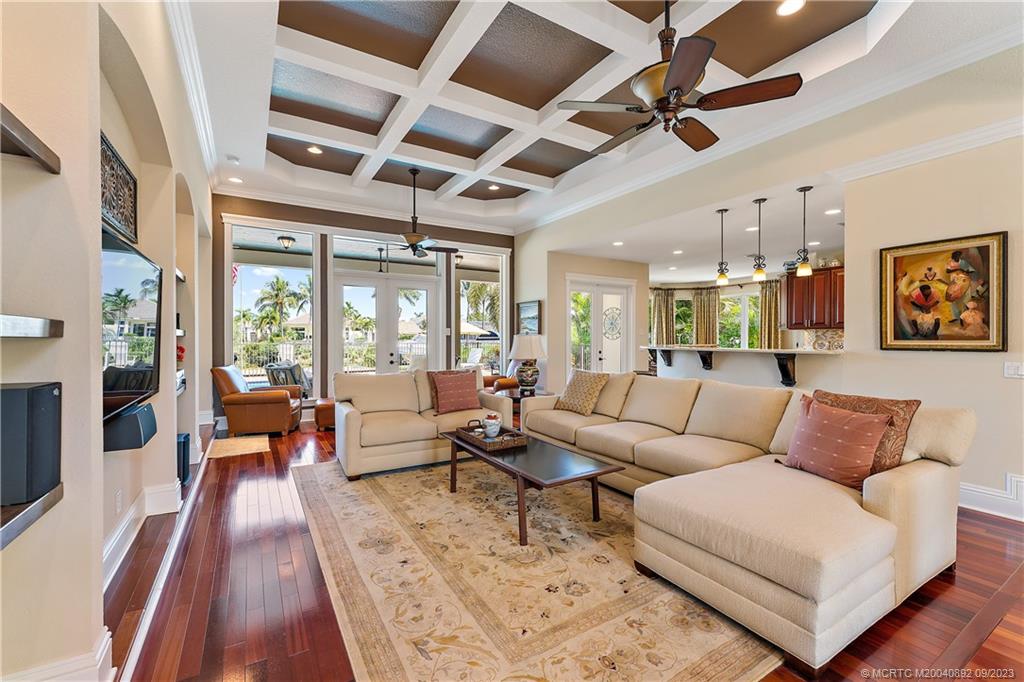 587 SW Lost River Road