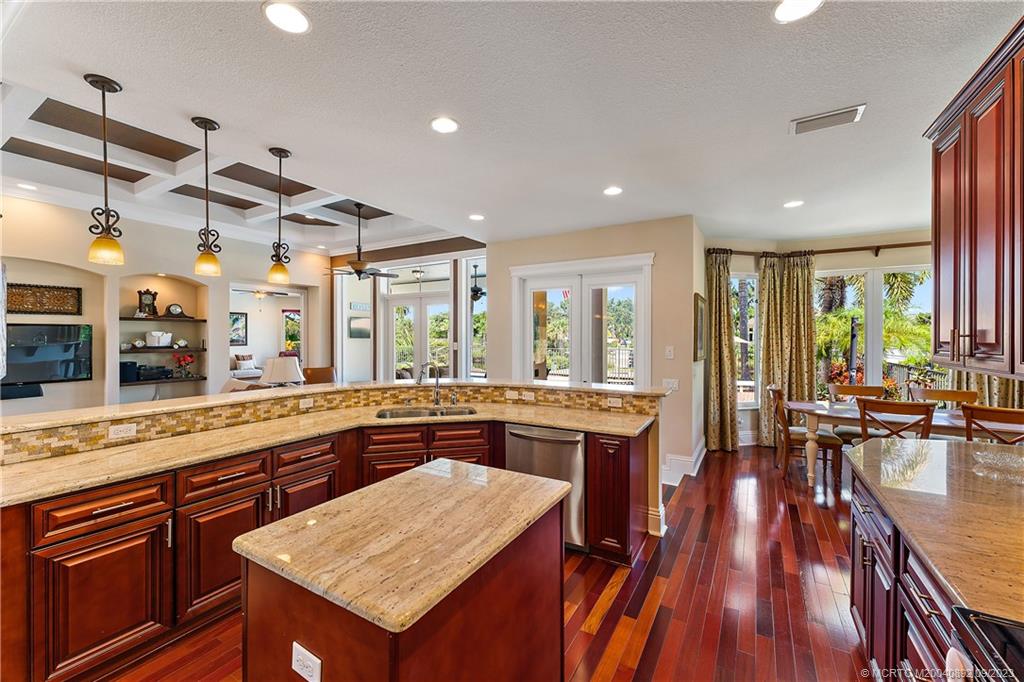 587 SW Lost River Road