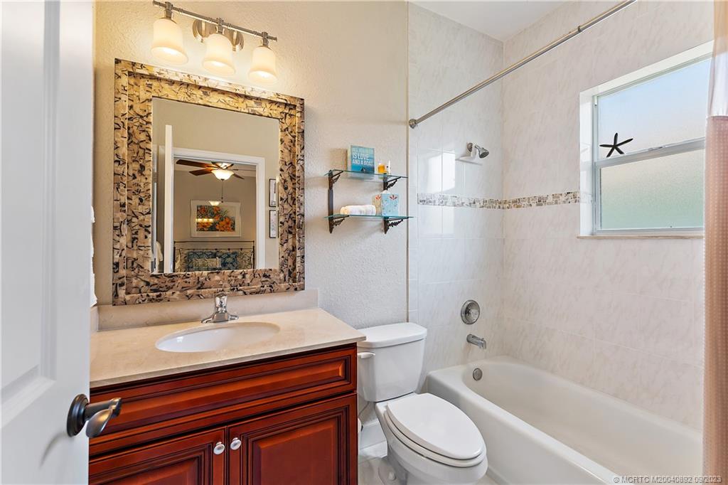 587 SW Lost River Road