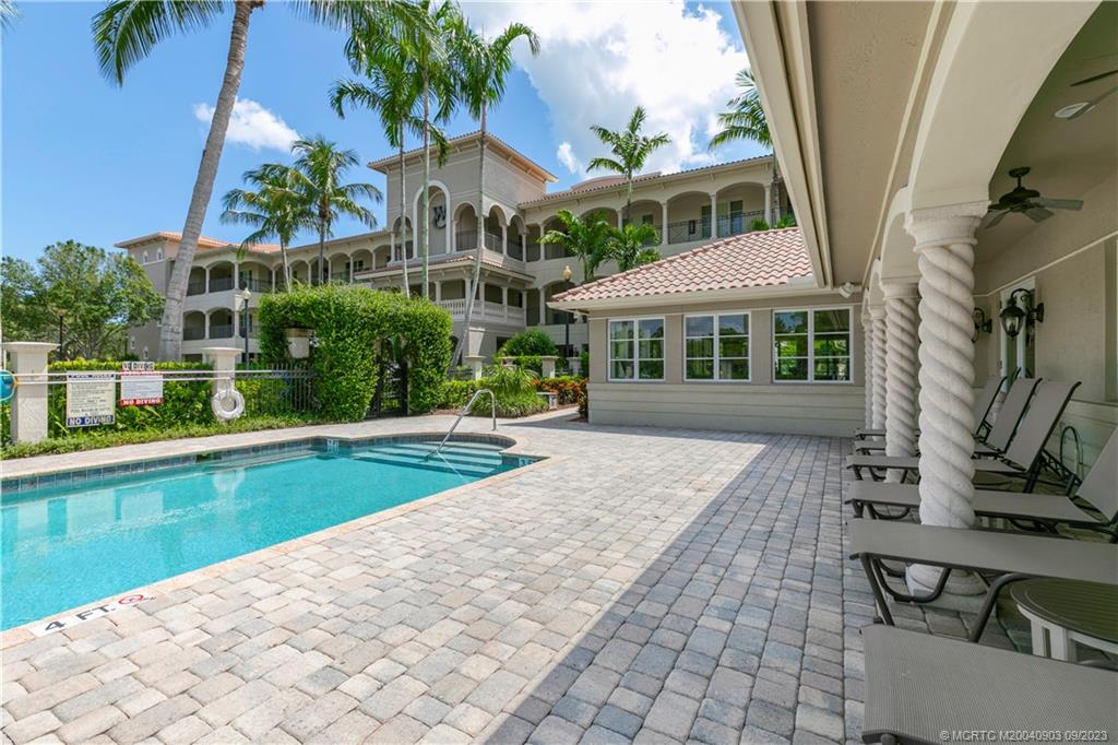 946 SE Willoughby Trace