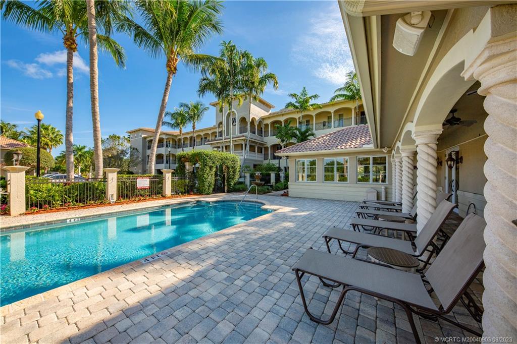 946 SE Willoughby Trace