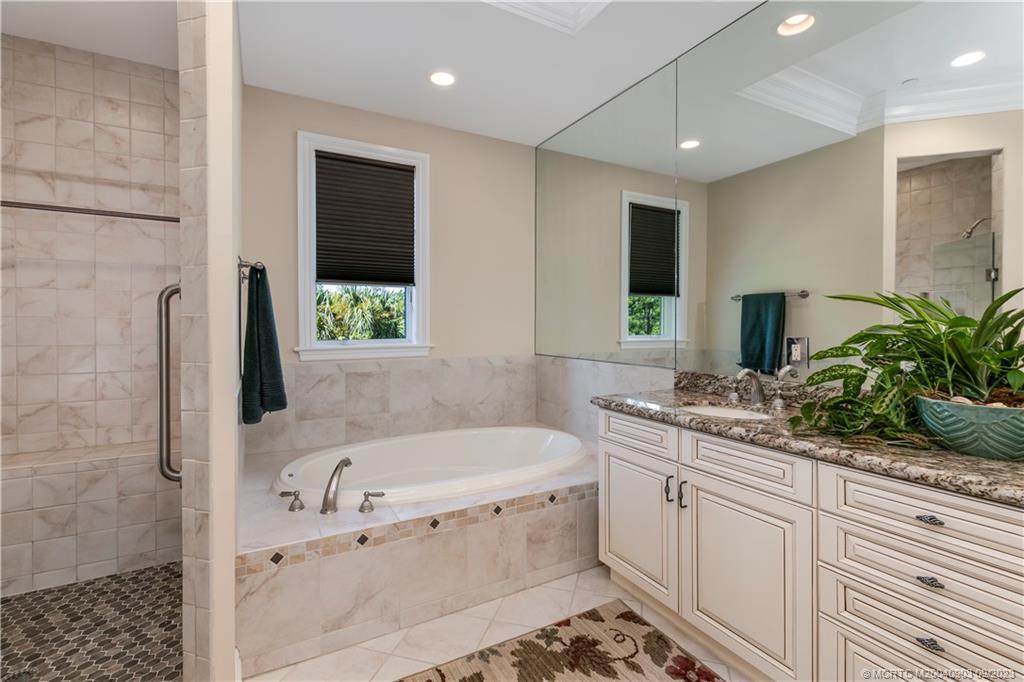 946 SE Willoughby Trace