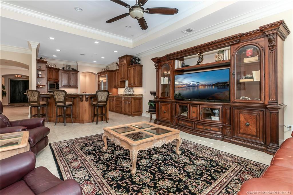 946 SE Willoughby Trace