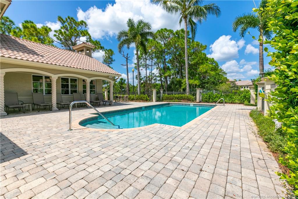 946 SE Willoughby Trace